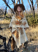 Load image into Gallery viewer, Ruana : Eucalyptus + Black Walnut